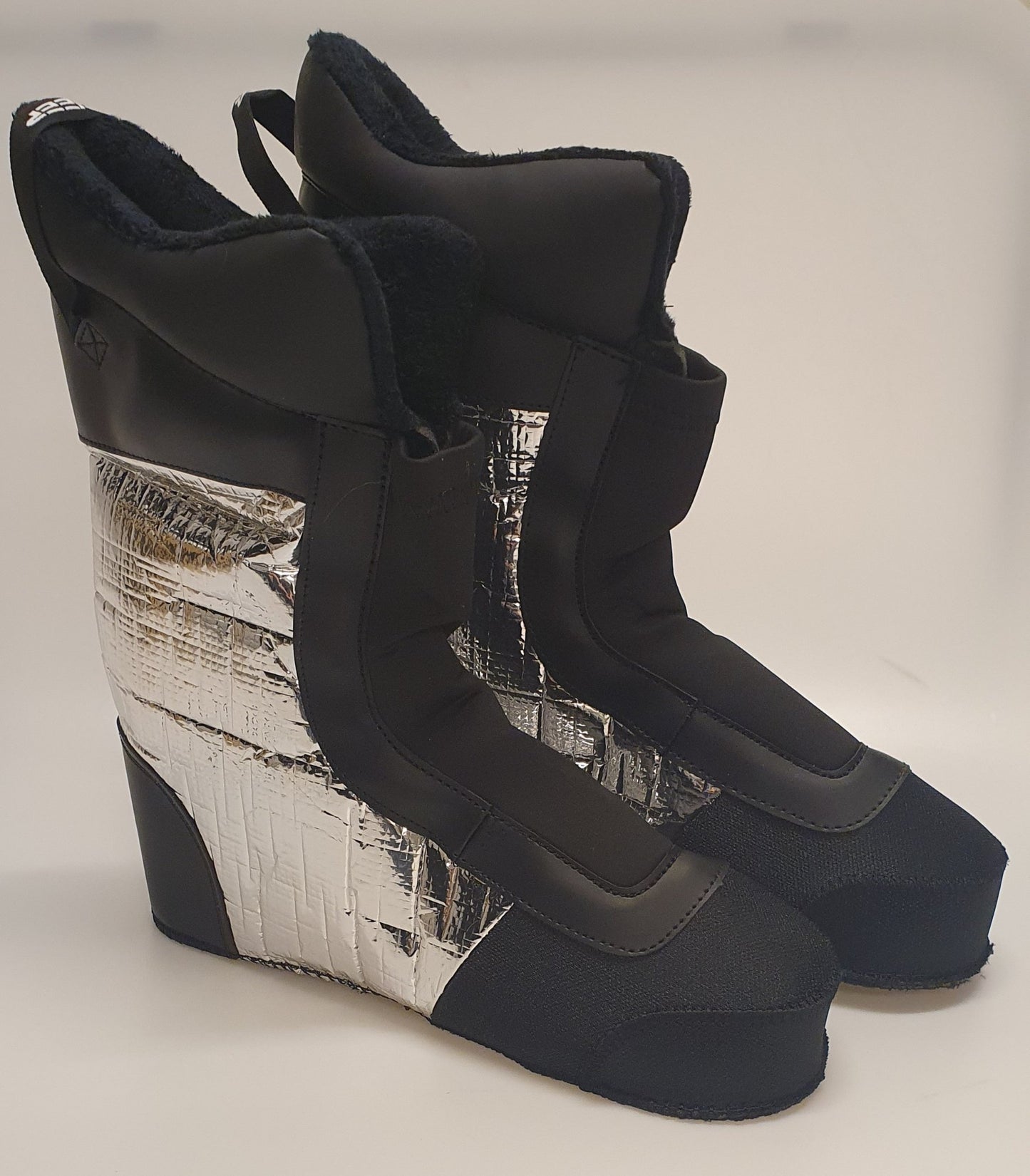 Sweep inner shoe for snow mobile boots