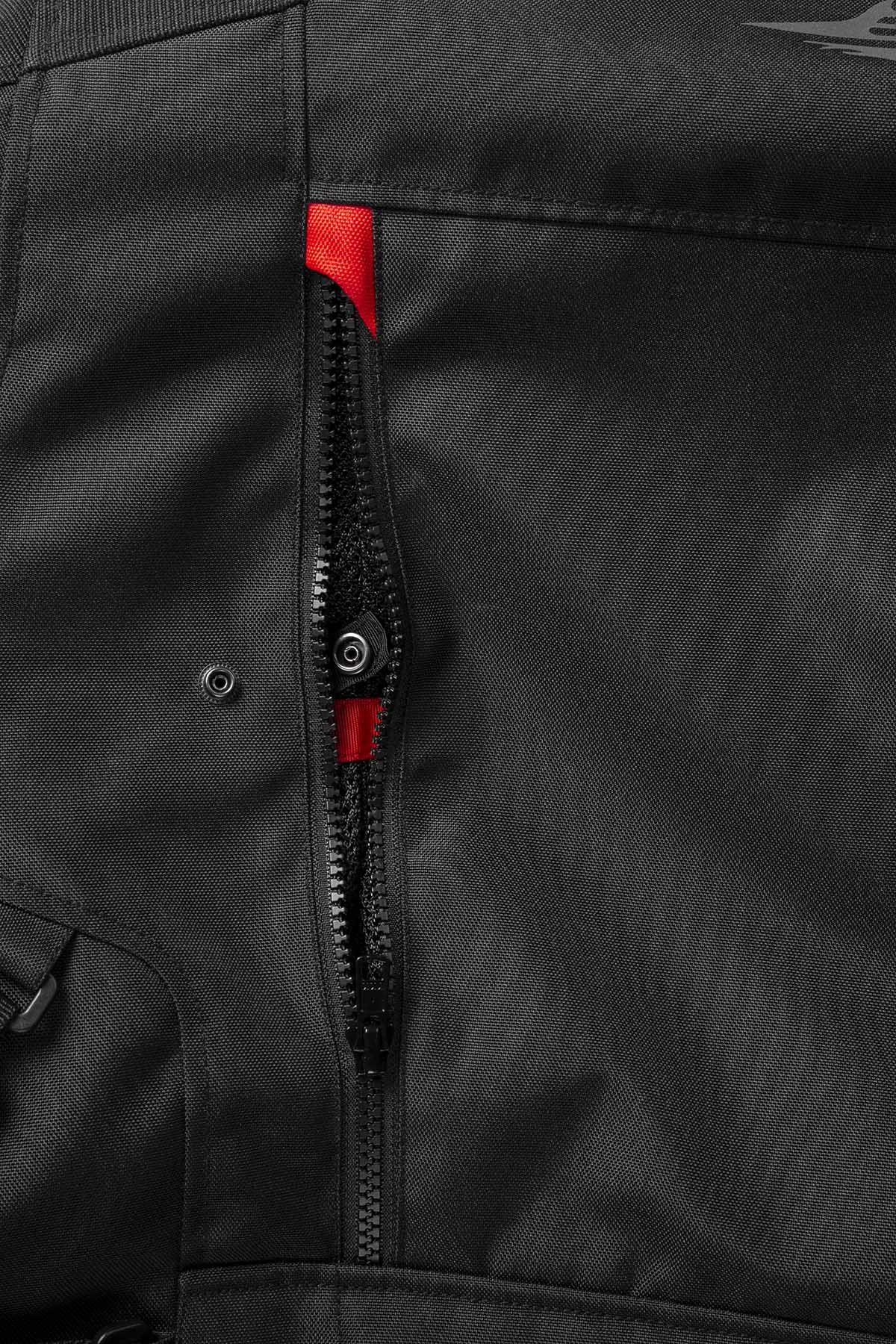 Sweep Rampart jacket, black/red