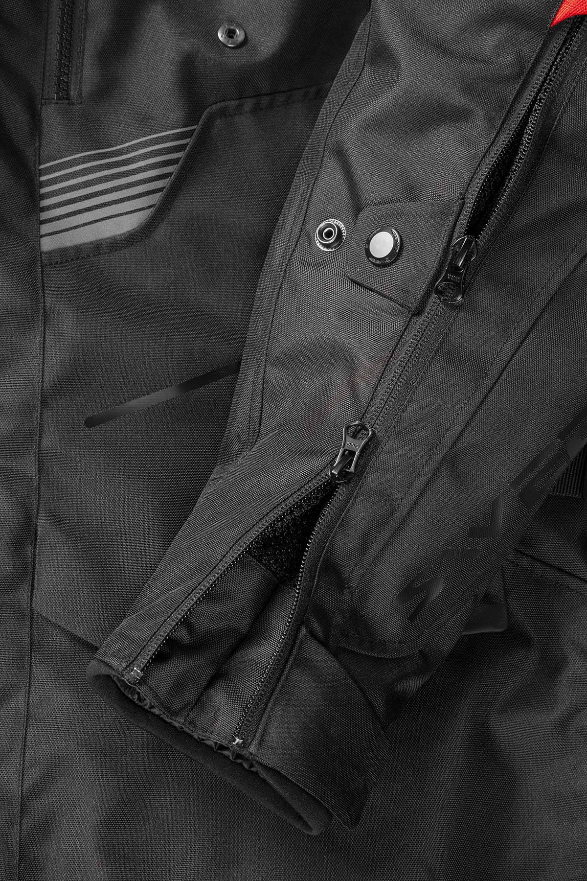 Sweep Rampart jacket, black/red